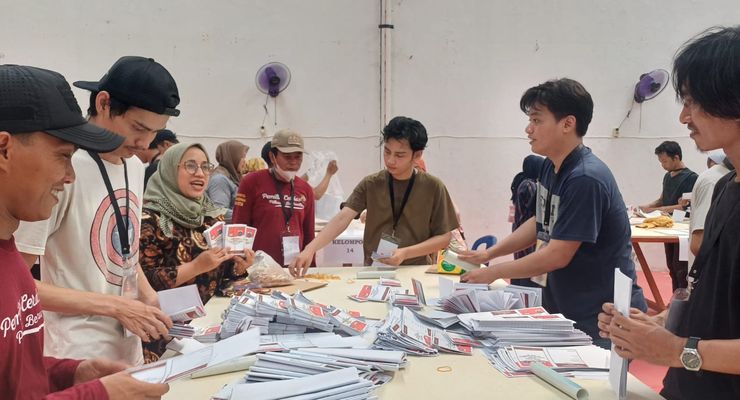 KPU Jakarta Barat Tambah Personel Sortir Lipat Kertas Suara Jadi 270 Orang untuk Pilkada 2024