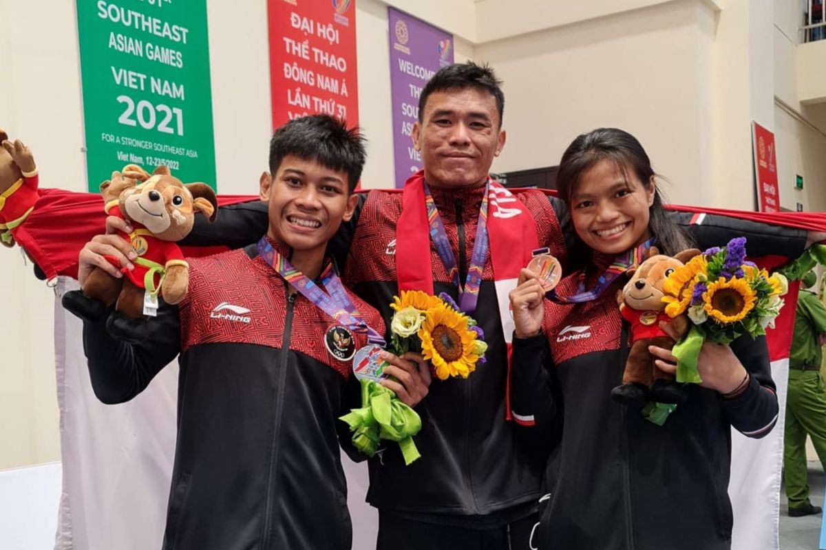 3 mahasiswa Unnes yang mengikuti Sea Games. 