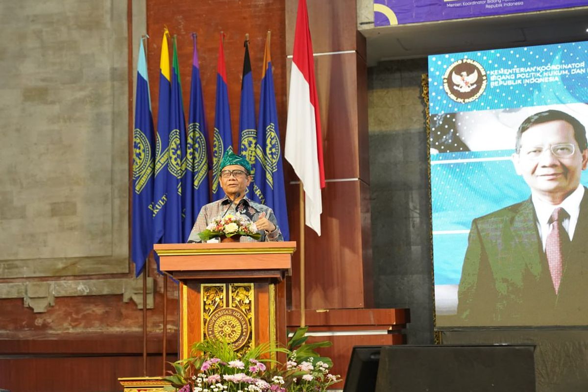 Menteri Koordinator Bidang Politik, Hukum, dan Keamanan (Menkopolhukam) Mahfud MD, saat mengisi kuliah umum di Universitas Udayana (Unud) Bali di Jimbaran, Badung, Bali, Selasa (10/10/2023). 