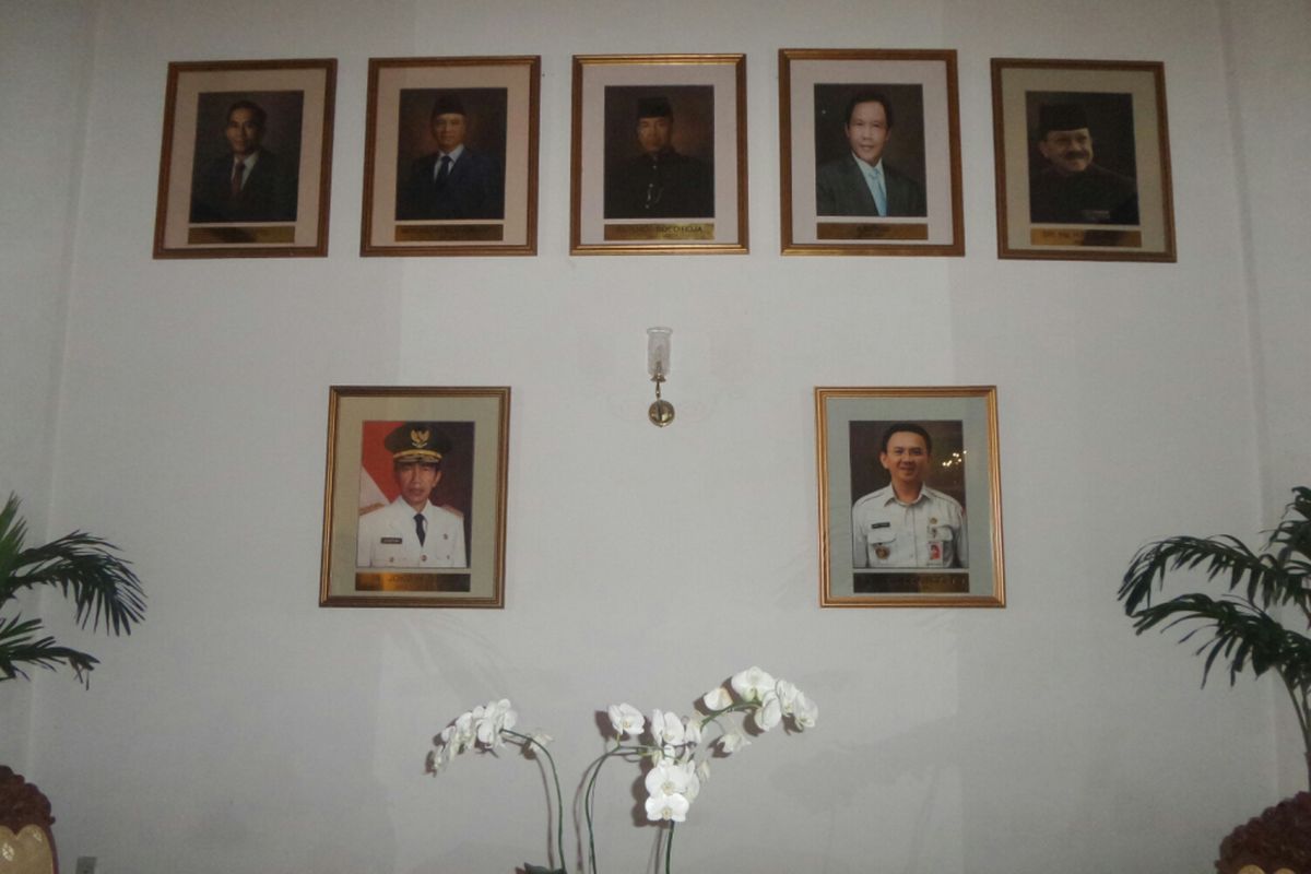 Foto mantan Gubernur DKI Jakarta Basuki Tjahaja Purnama sudah terpasang di galeri mantan gubernur di Balai Kota DKI Jakarta, Rabu (21/6/2017). 