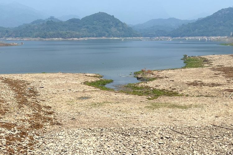 Air Waduk Jatiluhur Surut 7,42 Meter, Pasokan untuk PLTA Dipastikan Tetap Aman