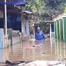 Banjir di RW 05 Cawang Semakin Tinggi, Warga Evakuasi Barang