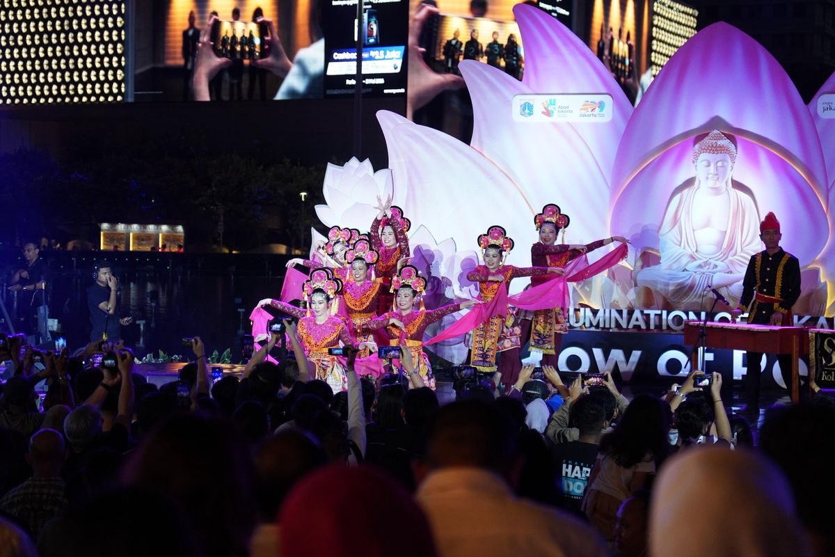 Memperingati Hari Raya Waisak 2570 Buddhist Era (BE) Tahun 2026, Pemerintah Provinsi DKI Jakarta menyelenggarakan rangkaian kegiatan Illumination of Jakarta, Glow of Peace di Bundaran HI pada 28 Mei hingga 1 Juni 2026.