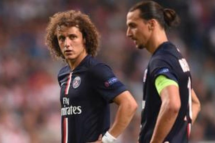 Bek Paris Saint-Germain, David Luiz (kiri) dan striker Zlatan Ibrahimovic (kanan).