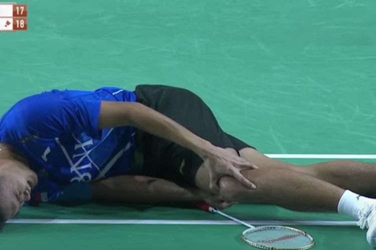 Christian Adinata mengalami cedera pada lutut kiri setelah terjatuh di semifinal Malaysia Masters 2023 pada Sabtu (27/5/2023).