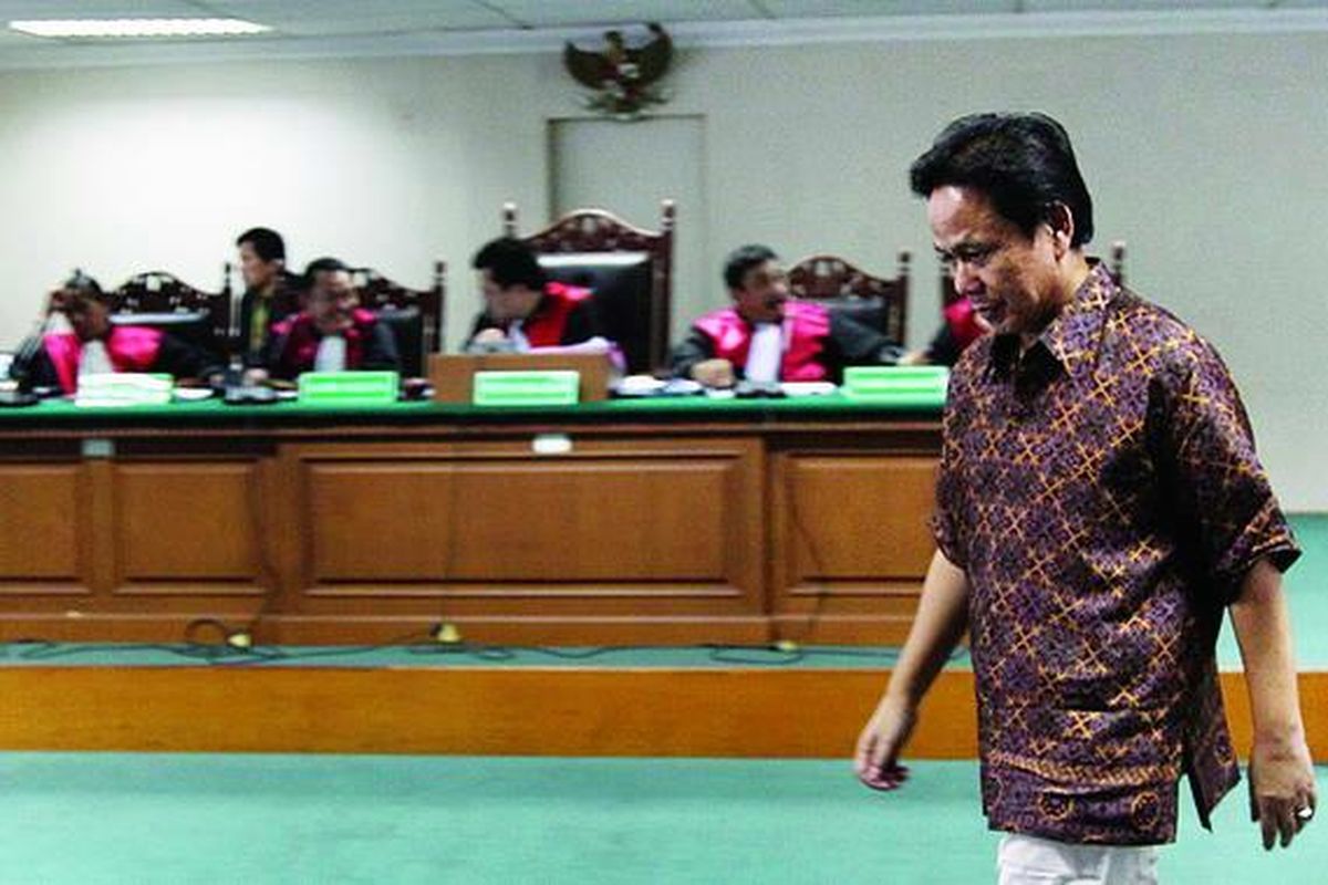 Mantan Sekretaris Kementerian Pemuda dan Olahraga  Wafid Muharam, terdakwa kasus suap proyek wisma  atlet SEA Games, menjalani sidang di Pengadilan Tindak Pidana Korupsi, Jakarta, Rabu (12/10). Agenda sidang masih mendengarkan keterangan saksi.