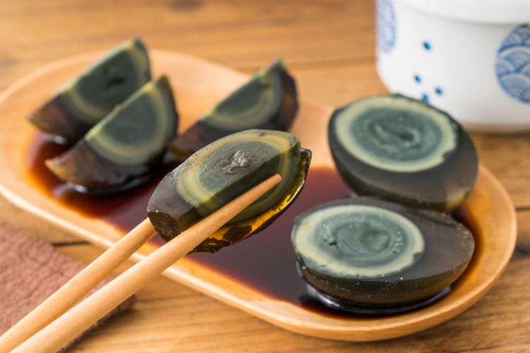 Hidangan dari telur yang diawetkan selama ratusan tahun bernama Century Egg