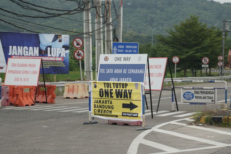 Penutupan sejumlah pintu tol di Trans-Jawa imbas one way
