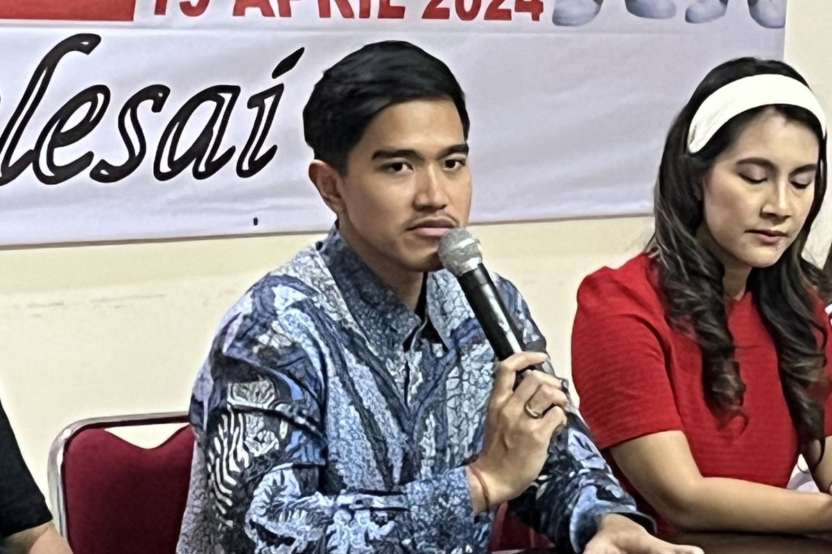 Ketua Umum Partai Solidaritas Indonesia (PSI) Kaesang Pangarep dalam acara halal bi halal Rumah Juang Relawan Jokowi (RJ2), di kawasan Kemang, Jakarta Selatan, Jumat (19/4/2024).