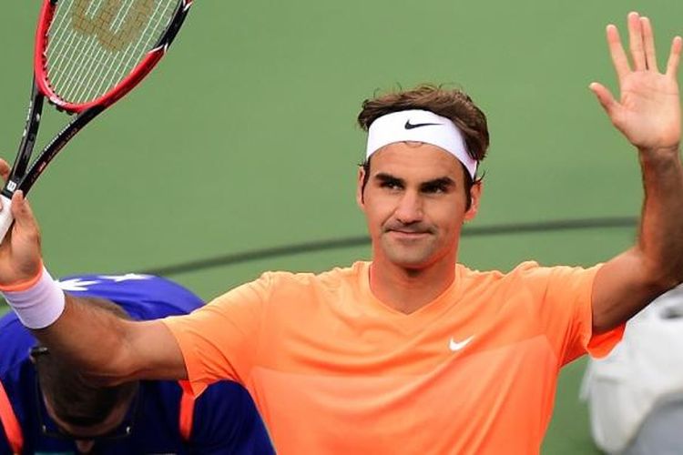 Petenis Swiss, Roger Federer, merayakan kemenangan atas petenis Amerika Serikat, Jack Sock, pada babak keempat BNP Paribas Terbuka di Indian Wells, Rabu (18/3/2015). Federer menang 6-3, 6-2. Roger Federer mengumumkan bahwa ia akan pensiun dari tenis profesional pada Kamis (15/9/2022).