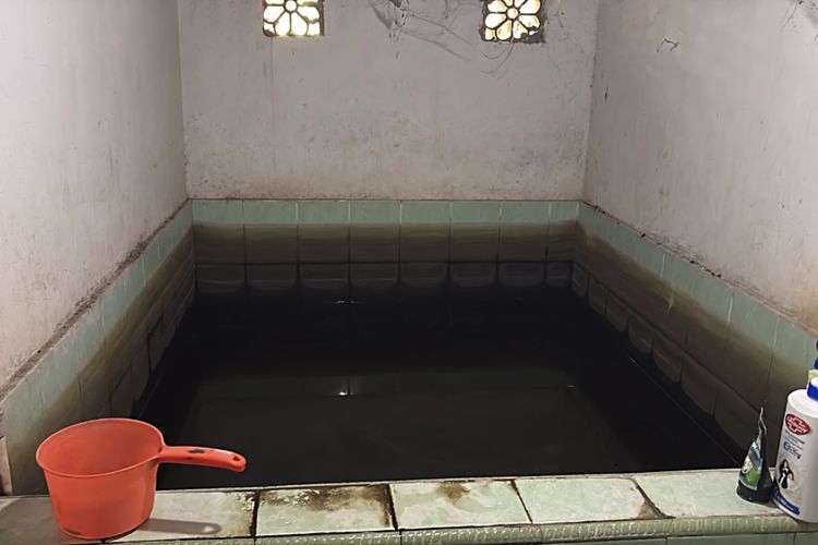 Bak Air Sedalam 3 Meter Jadi Andalan Warga Sampang Hadapi Kekeringan saat Kemarau