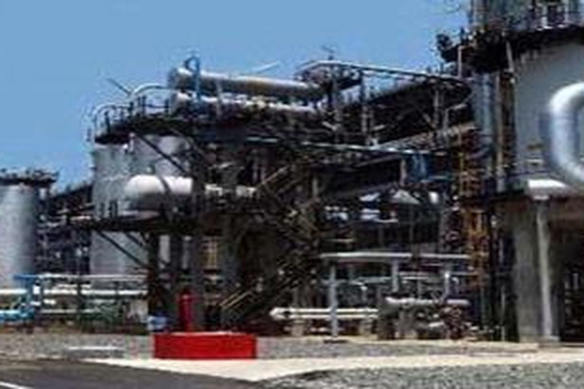 Di Kilang Langit Biru Balongan PT Pertamina Unit Pengolahan VI Indramayu, Jawa Barat, yang mengolah bahan bakar minyak ini, juga terdapat kilang untuk mengolah gas elpiji. Produksi gas elpiji dari Balongan mencapai 1.200 ton per hari.