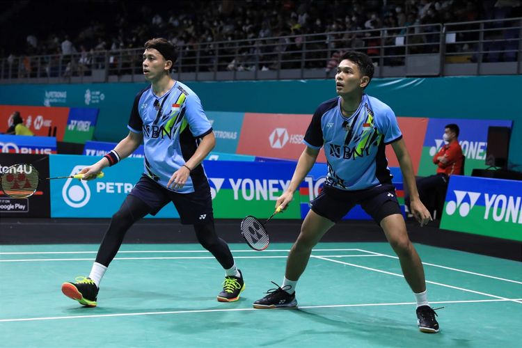 Aksi Fajar Alfian/Muhammad Rian Ardianto saat berlaga dalam babak 32 besar Malaysia Open 2023 di Axiata Arena, Kuala Lumpur, Malaysia, Selasa (10/1/2023). Terkini, Fajar/Rian lolos ke semifinal dan akan melawan Kang Min-hyuk/Seo Seung-jae yang sebelumnya mengalahkan Ahsan/Hendra. 