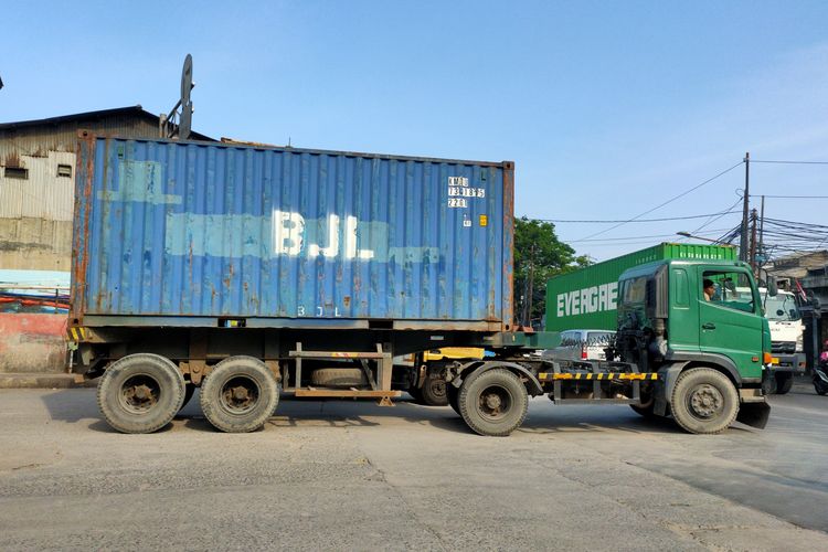 Truk di Pelabuhan Sunda Kelapa, Jakarta Utara