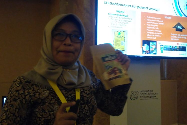 Kepala Dinas Koperasi dan UKM Kabupaten Pacitan, Eni Setyowati saat memaparkan perkembangan UKM di Pacitan di Hotel Ritz Carlton, Jakarta, Rabu (11/7/2018).