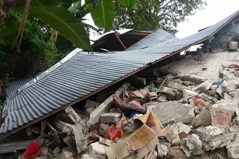 Detik-detik Warga Kupang Saksikan Rumahnya Roboh akibat Gempa Magnitudo 5,5