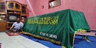 Tangis Keluarga Pecah, Jenazah Rizal Korban TPPO Kamboja Tiba di Banyuwangi