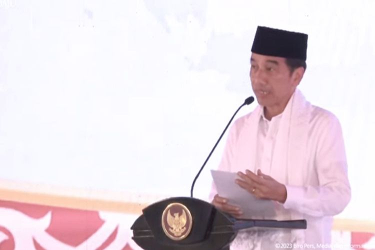 Presiden Joko Widodo saat memberikan sambutan pada peluncuran program pelaksanaan rekomendasi penyelesaian non yudisial pelanggaran HAM berat di Aceh, Selasa (27/6/2023).