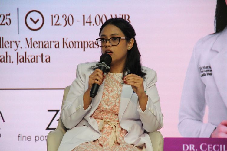 Dokter Spesialis Obstetri dan Ginekologi RS Siloam Mampang, dr. Chakti Ari Swastika, Sp.OG dalam talkshow Kartini Kini 2025 Dengarkan Tubuhmu, di Menara Kompas, Jakarta Pusat, Kamis (24/4/2025).