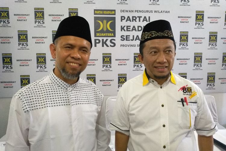 Ketua DPP PKS Tifatul Sembiring (kanan) mendampingi Salman Alfarisi (kiri) saat menjelaskan pilihan partai dalam pemilihan kepala daerah Kota Medan pada September mendatang. DPP PKS mengusung Salman Alfarisi sebagai calon walikota Medan.