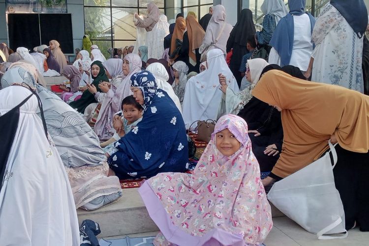 Kisah Ratna di Bangka, Bocah 8 Tahun yang Lebaran Duluan dari Orang Tuanya