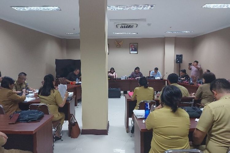 Rapat dengar pendapat Komisi IV DPRD Sulut bersama Dikda Sulut, Selasa (21/2/2023). Rapat digelar di lantai II ruang Komisi IV, Kantor DPRD Sulut.