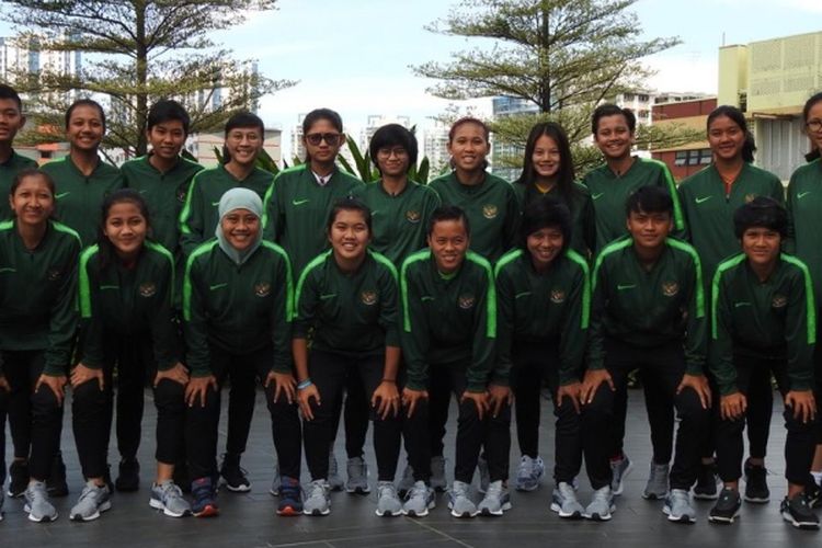Skuad timnas putri Indonesia yang mengikuti ajang FAS Womens International Quadrangular di Singapura. Pada laga melawan Luksemburg, Indonesia kalah 0-1.