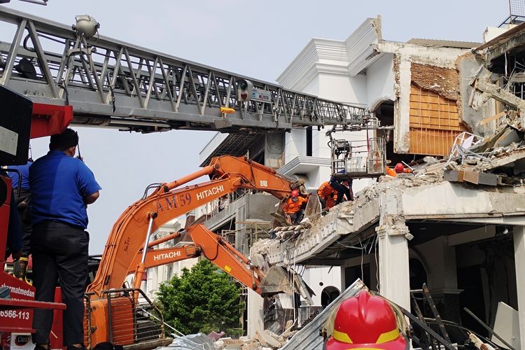 Korban Terakhir Ledakan Rumah di Grand Polonia Medan Belum Ditemukan, Evakuasi Terkendala Kolom Baja