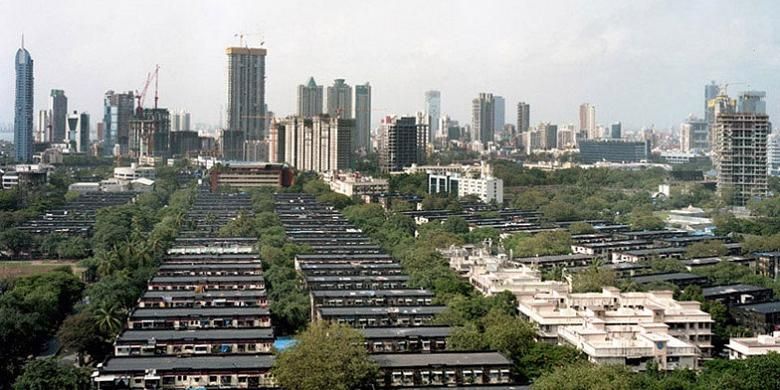 Kota Mumbai, India, mengalami ledakan konstruksi besar, dengan lebih dari 15 bangunan di atas 300 meter, ratusan gedung pencakar langit dan ribuan bangunan bertingkat tinggi yang sedang dalam pembangunan.