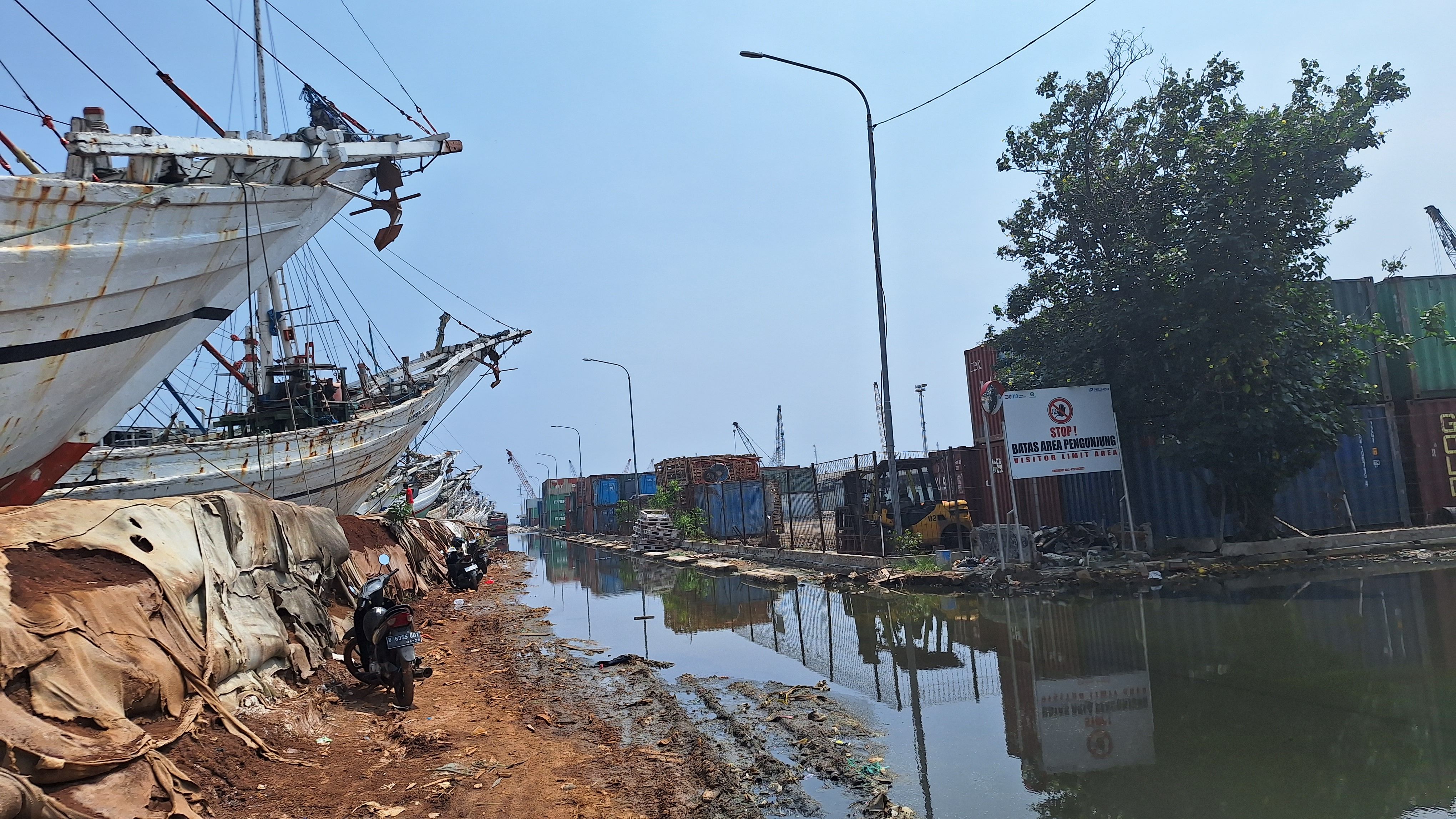 Banjir dan Fasilitas Rusak, Pekerja di Pelabuhan Sunda Kelapa: Tolong Perbaiki supaya Banyak Pengunjung...