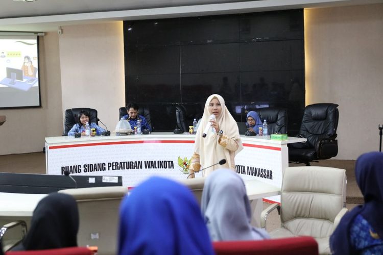 Admin utama SP4N LAPOR! Kota Makassar, Husaiva Arisandi melaporkan pengaduan masyarakat melalui platform Sistem Pengelolaan Pengaduan Pelayanan Publik Nasional (SP4N) LAPOR!.