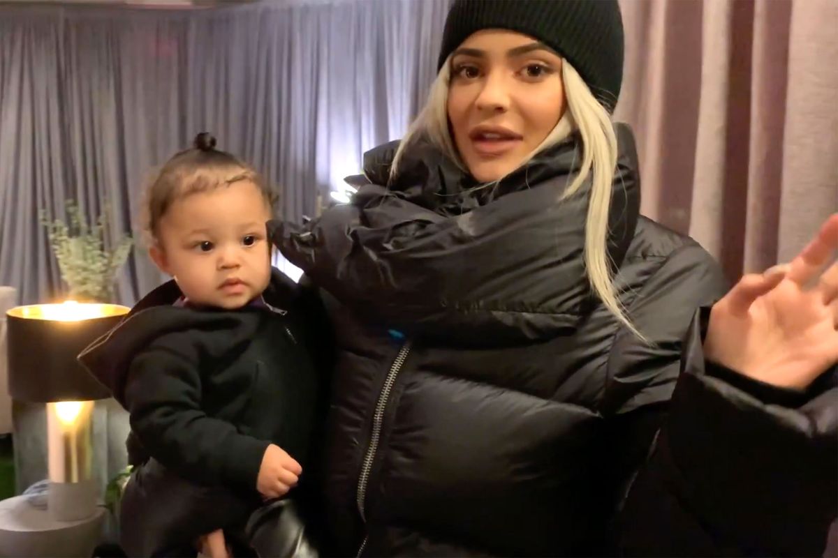 Kylie Jenner dan putrinya, Stormi.