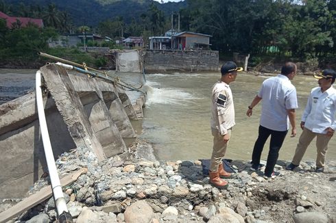 Banjir Solok Selatan, 6.000 Warga Memutar Jalan 10 Km Akibat Jembatan Ambruk