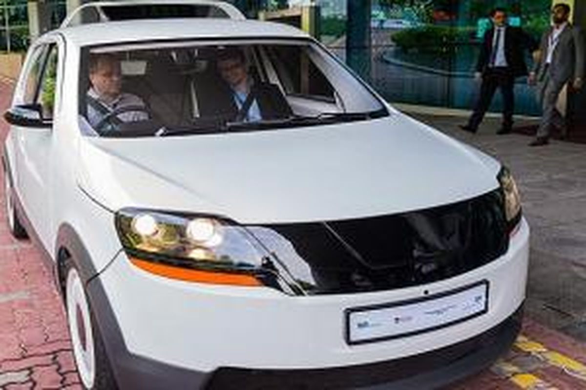 Mobil nasional Singapura berupa mobil listrik bernama EVA.