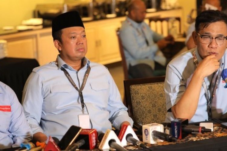 Sekretaris TKN Prabowo-Gibran, Nusron Wahid (tengah). 