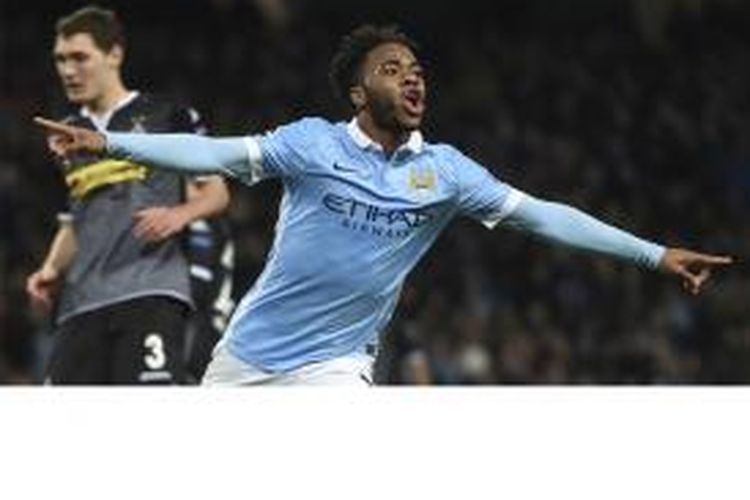 Gelandang Manchester City, Raheem Sterling, melakukan selebrasi setelah mencetak gol ke gawang Borussia Moenchengladbach pada pertandingan terakhir penyisihan Grup D Liga Champions di Etihad Stadium, Selasa (8/12/2015).PAUL ELLIS 