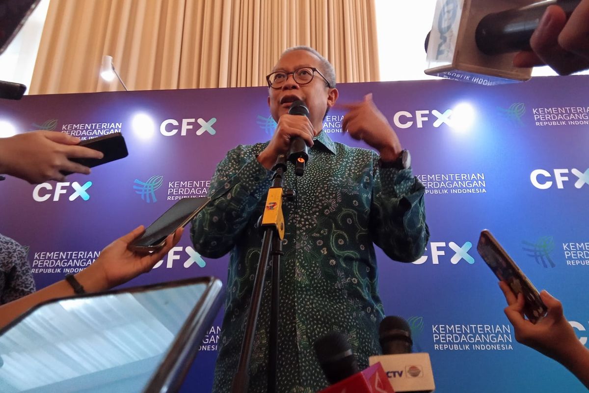 Kepala Bappebti Kementerian Perdagangan, Didid Noordiatmoko saat jumpa pers di Jakarta, Jumat (28/7/2023).