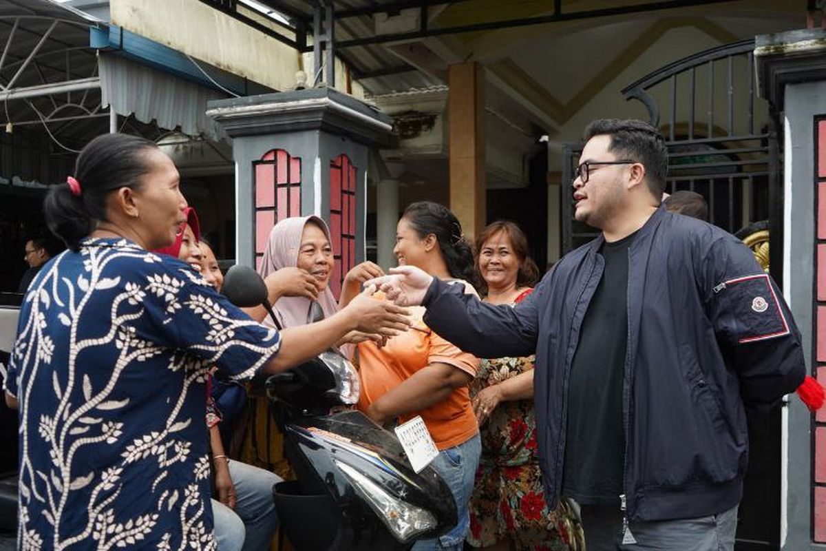 Tingginya tingkat kepuasan mencerminkan apresiasi masyarakat terhadap kinerja Bupati Hanindhito. 