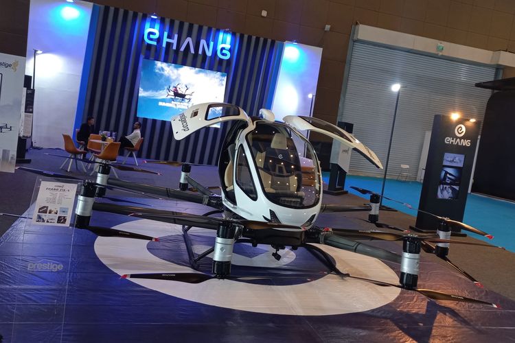 Taksi terbang EHang 216 di PEVS 2025