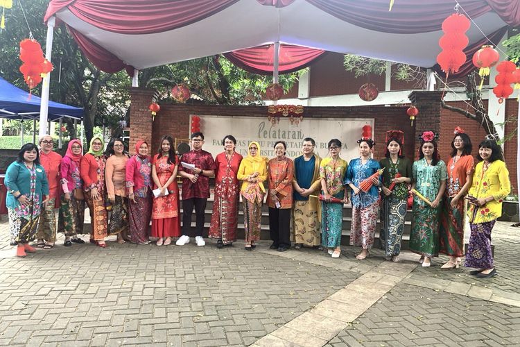 Fakultas Ilmu Pengetahuan Budaya Universitas Indonesia (FIB UI) melalui komunitas Bakul Budaya, turut merayakan Cap Go Meh 2025.