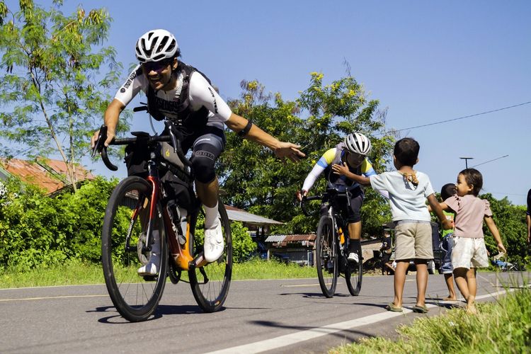 Lintang Flores 2026, Ultra Cyclist Malang Ukir Sejarah di Labuan Bajo