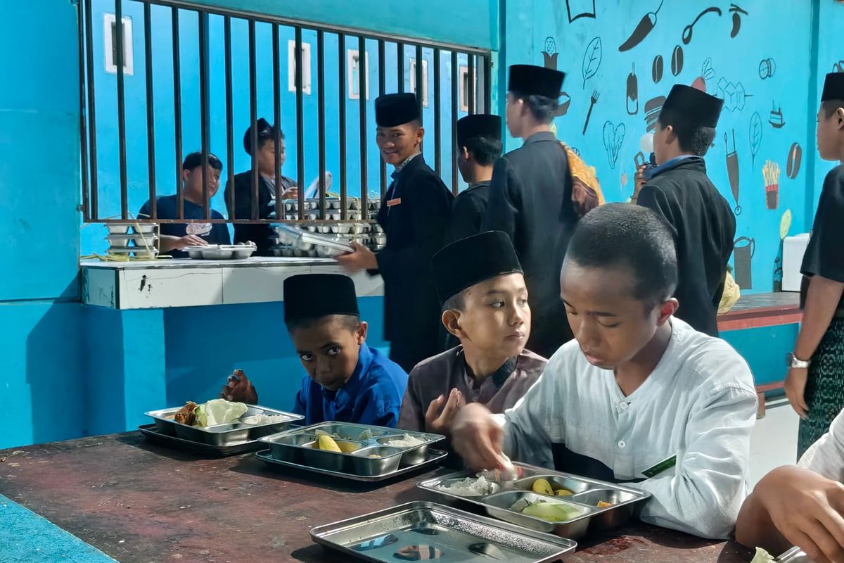 BNPB Bantah Hoaks Bantuan Sembako Dibagikan Saat Sahur Ramadan