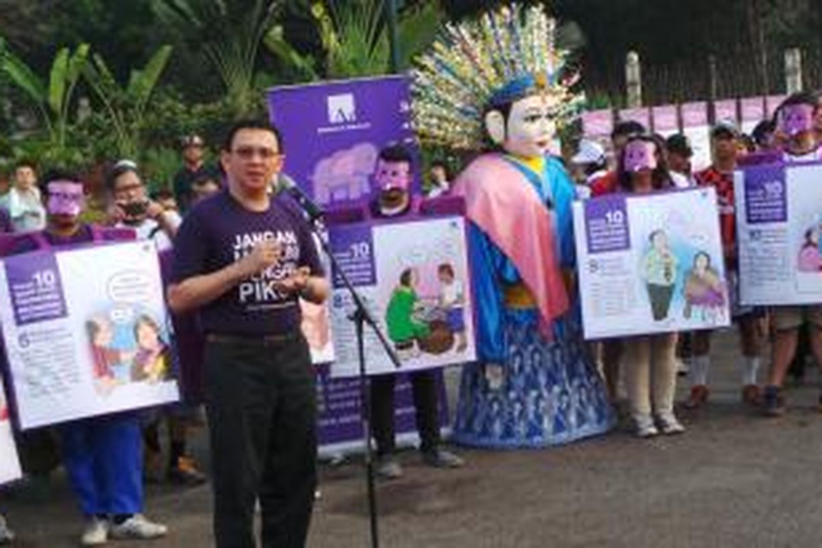 Gubernur DKI Jakarta Basuki Tjahaja Purnama saat menghadiri acara Jalan Sehat 
