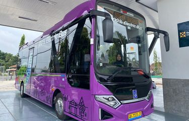 Erkak eshak va klitorisni yalaydi porno video