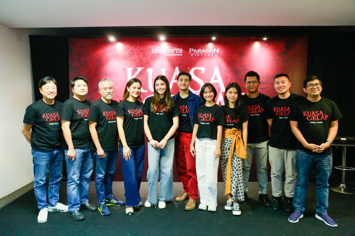Deretan pemain, sutradara, hingga produser dari film horor Kuasa Gelap. 