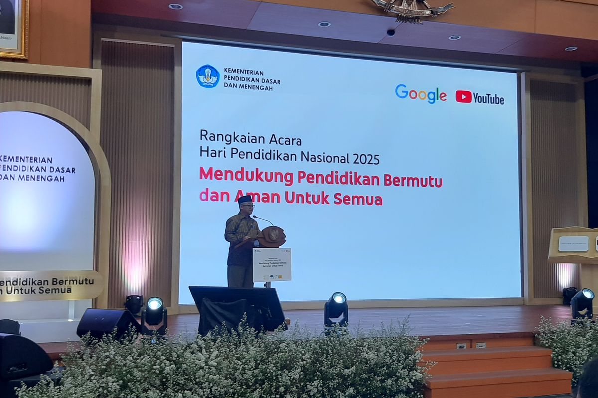 Menteri Pendidikan Dasar dan Menengah (Mendikdasmen) Abdul Mu'ti dalam acara peluncuran Gemini Academy dan Akademi Edu Kreator di Kantor Kementerian Pendidikan Dasar dan Menengah (Kemendikdasmen), Jakarta, Rabu (7/5/2025)