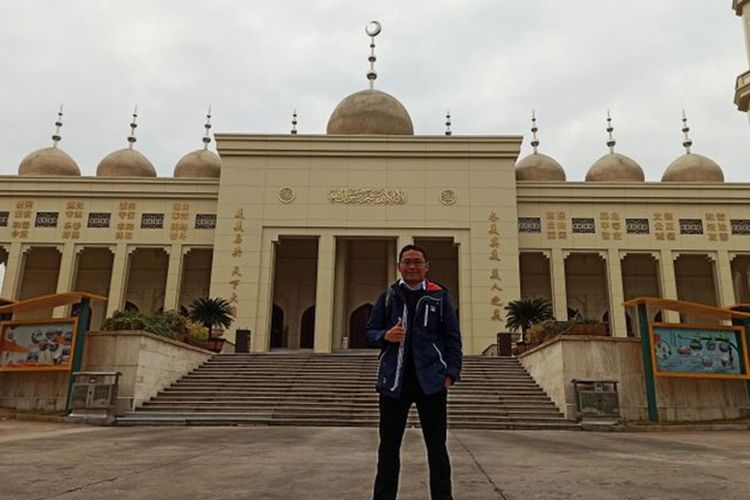 Ahmad Syaifuddin Zuhri di Masjid Id Kah, kota Kasghar. (Dok.Istimewa)