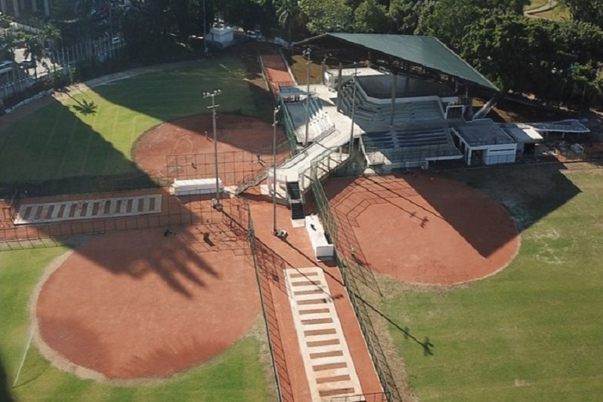 Lapangan softball di Kompleks Gelora Bung Karno (GBK) Jakarta.