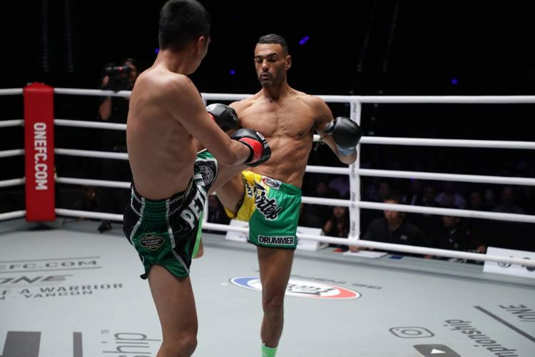 Petarung muay thai asal Prancis, Fabrice Fairtex Delannon.