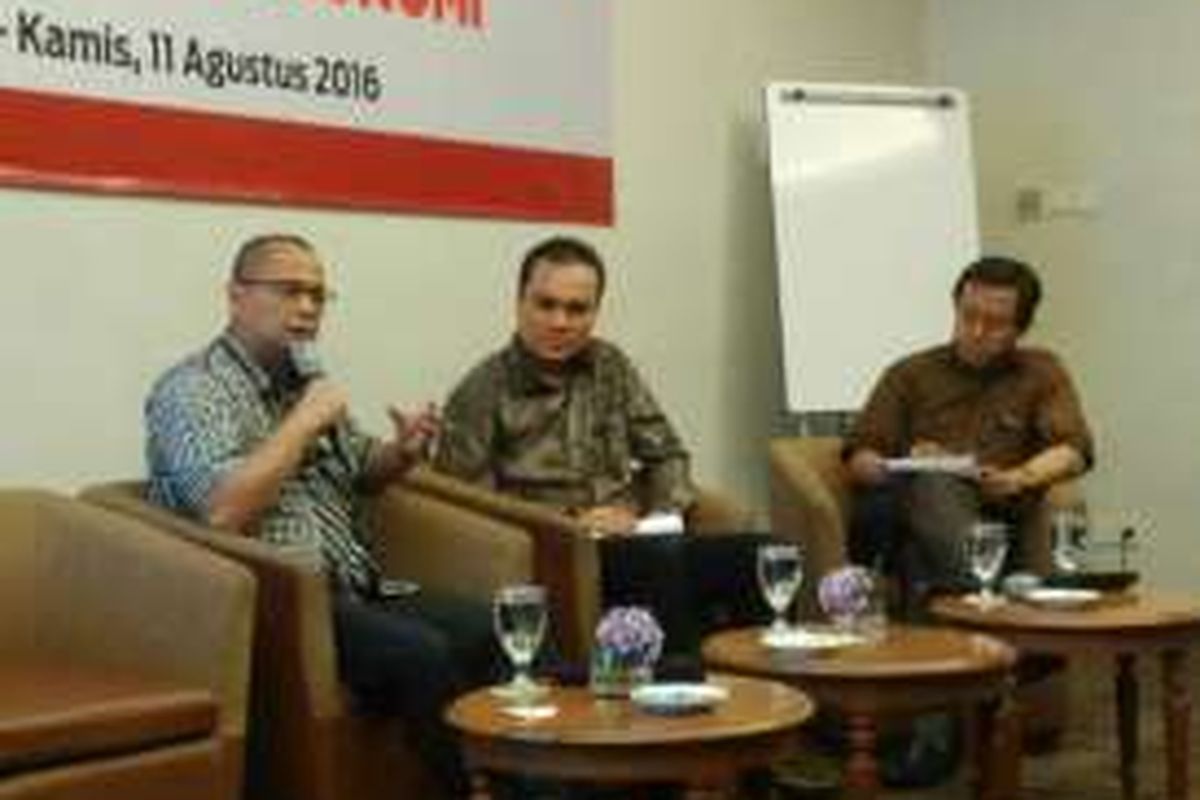 Pengamat perpajakan dari Danny Darussalam Tax Center (DDTC) Darussalam dalam sebuah diskusi bertajuk 'Tax Amnesty & Upaya Mendorong Pertumbuhan Ekonomi', di Jakarta, Kamis (11/8/2016).